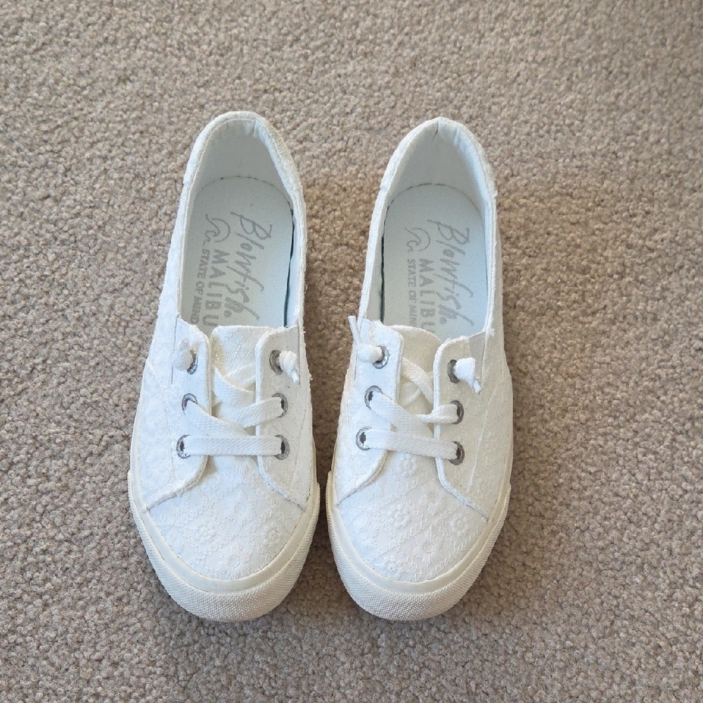 Kids White Lace Sneakers - Picture 3 of 9